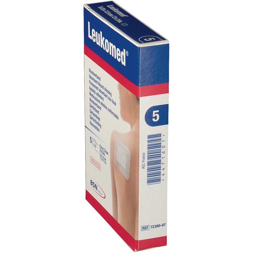 Vista laterale della confezione di medicazioni Leukomed. Mostra una medicazione su una spalla. Contiene 5 medicazioni.