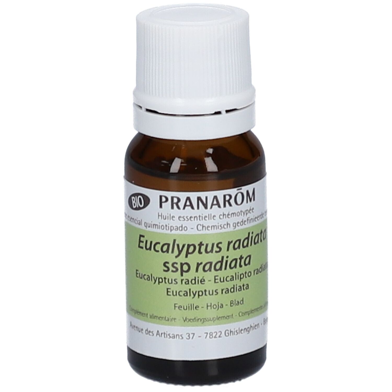 Flacone di vetro marrone con tappo bianco. Etichetta con informazioni sul prodotto. Marca: PRANAROM. Certificazione Bio. Eucalyptus radiata.