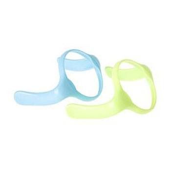 Due impugnature, blu e verde. Forma ad anello con impugnatura. In plastica.