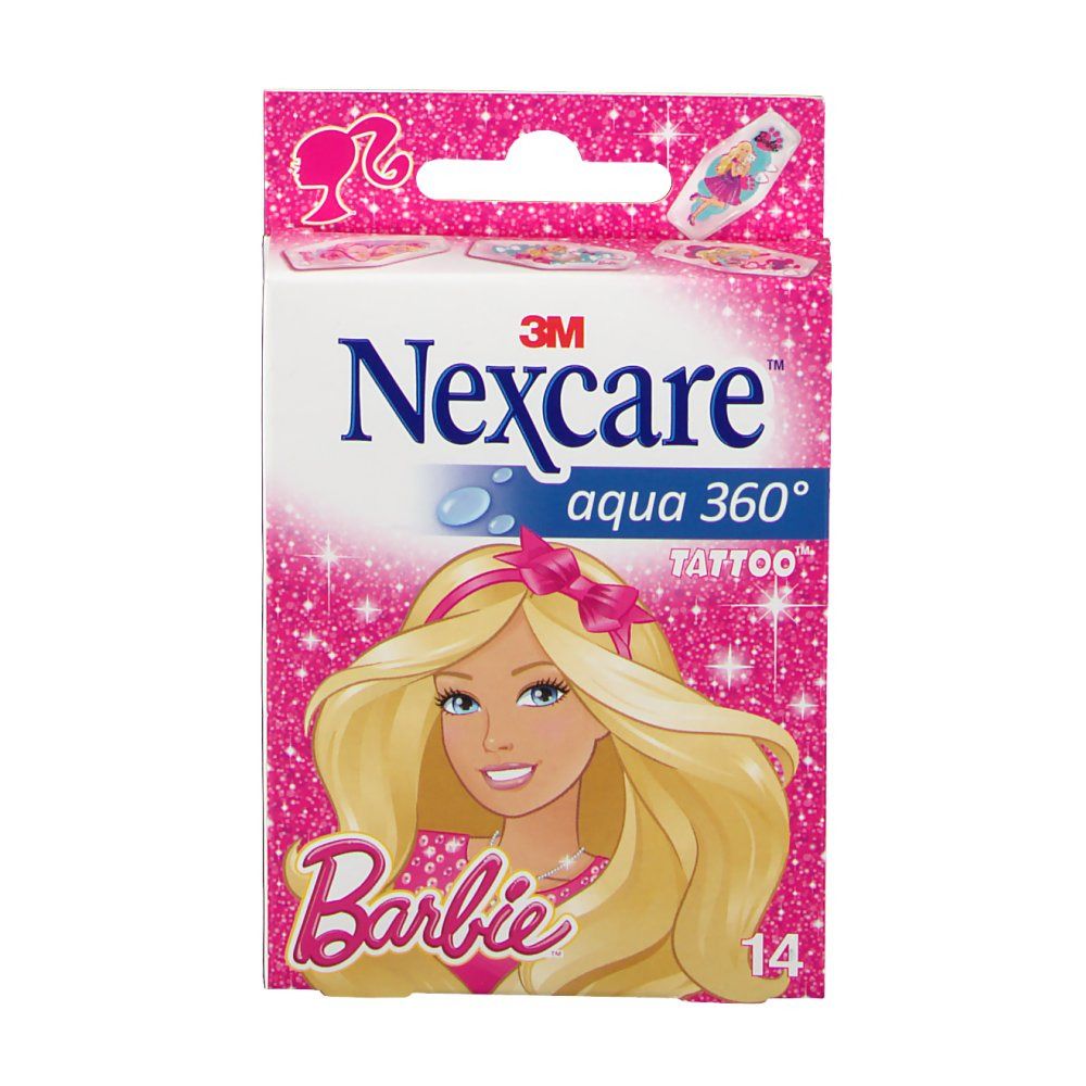 Vista frontale della confezione di cerotti Nexcare Aqua 360 Tattoo Barbie. Illustrazione Barbie, logo Nexcare e nome del prodotto visibili.