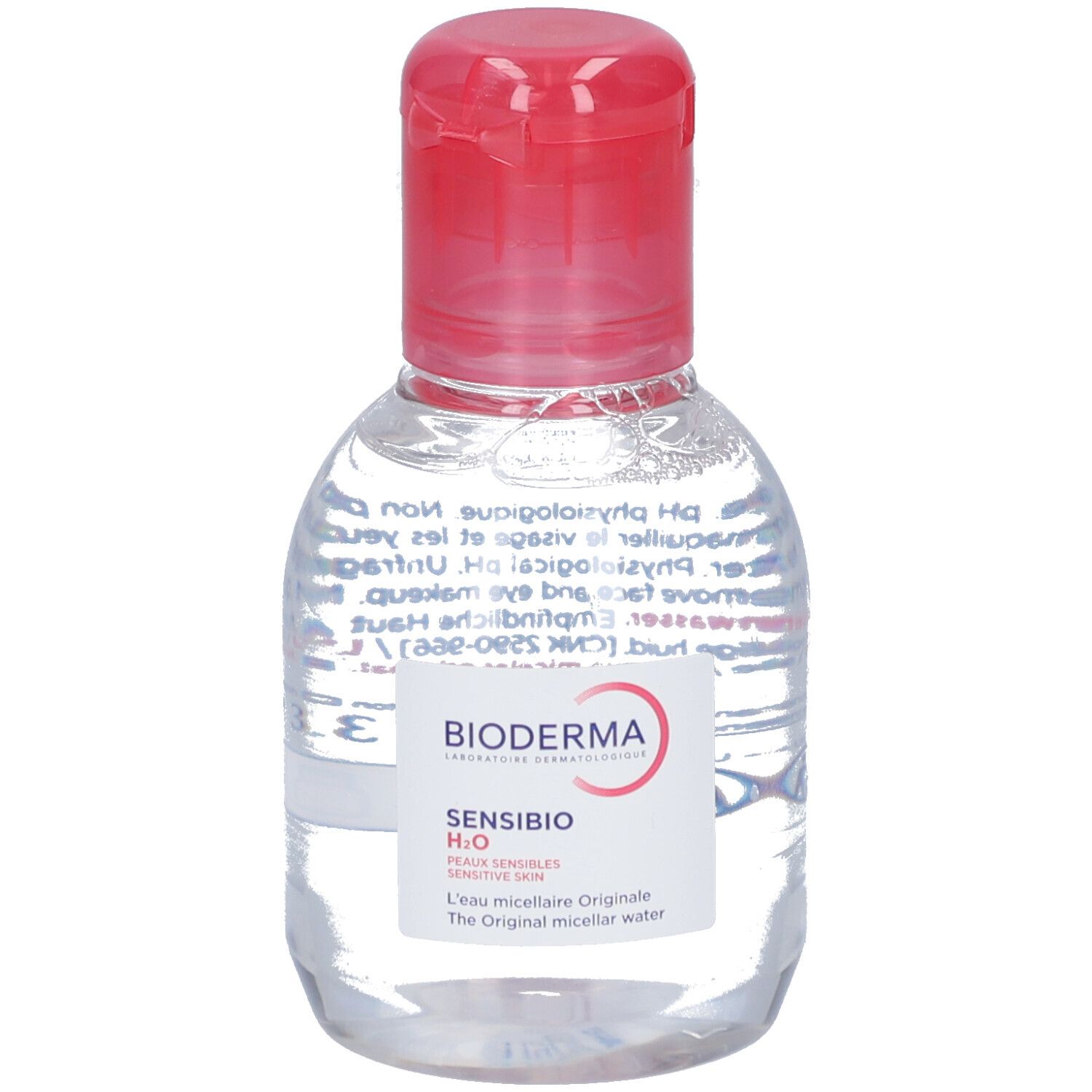 Piccola bottiglia trasparente con tappo rosso. Etichetta con BIODERMA, Sensibio H2O. Per pelli sensibili. Scritta francese.