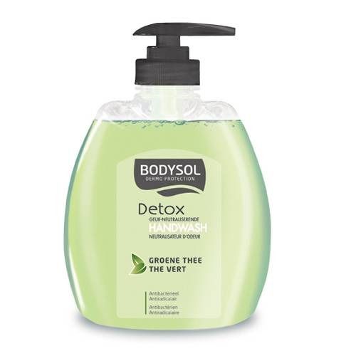 Sapone liquido verde con dispenser. Scritta: Bodysol Detox Handwash. Contiene tè verde. Antibatterico.