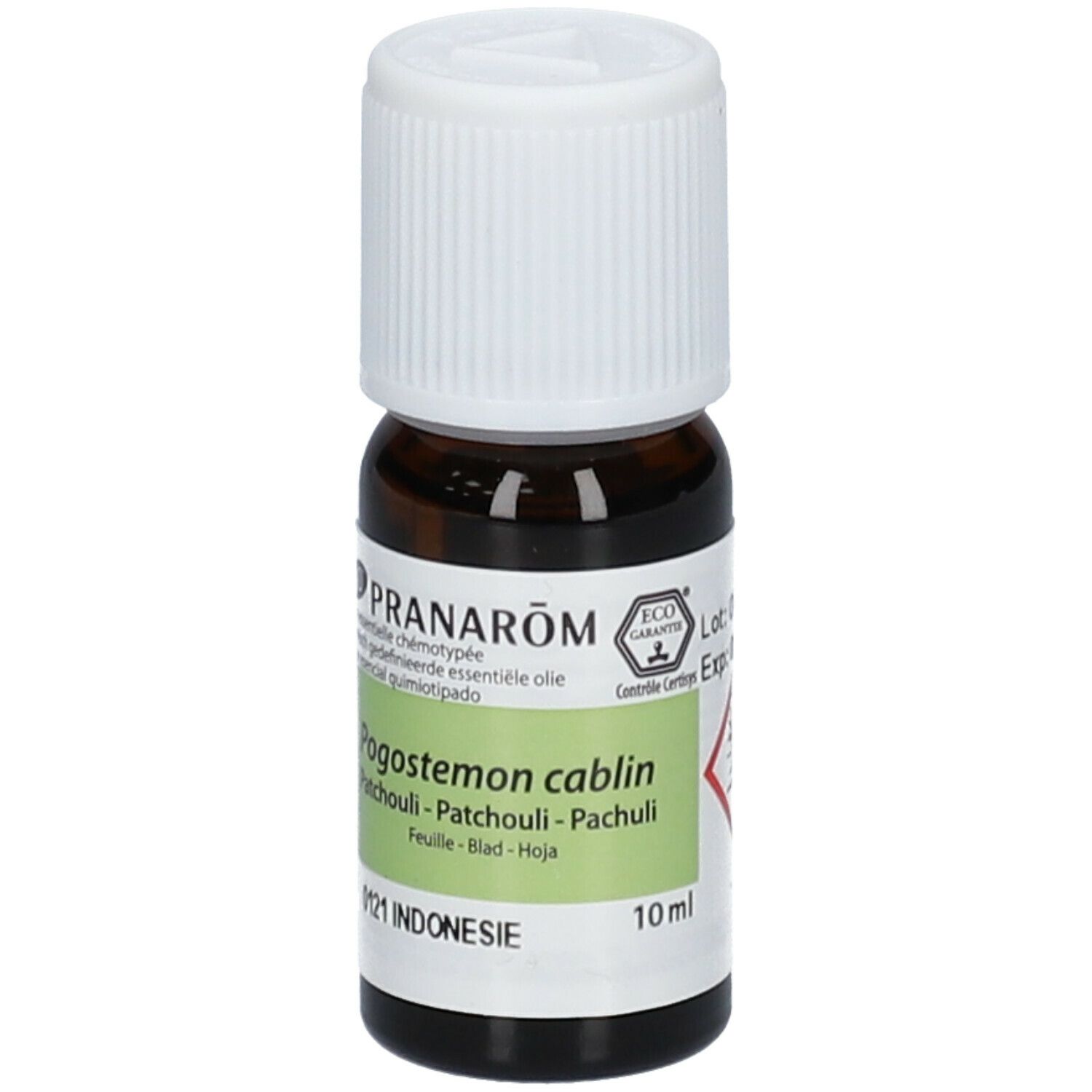 Flacone di vetro marrone con tappo bianco ed etichetta. Testo: Pogostemon cablin, Patchouli. 10 ml.