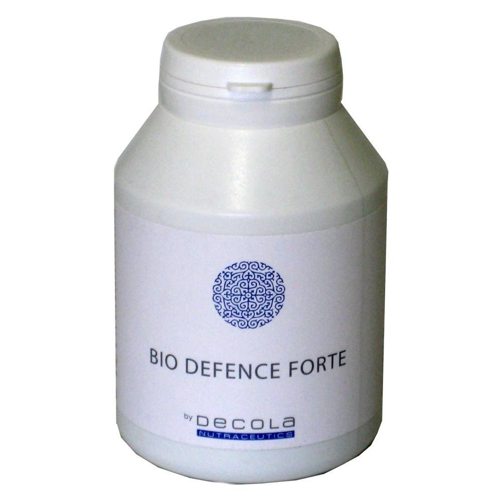 Flacone bianco con tappo a vite. Scritta: BIO DEFENCE FORTE. Logo e scritta: by Decola Nutraceuticals.
