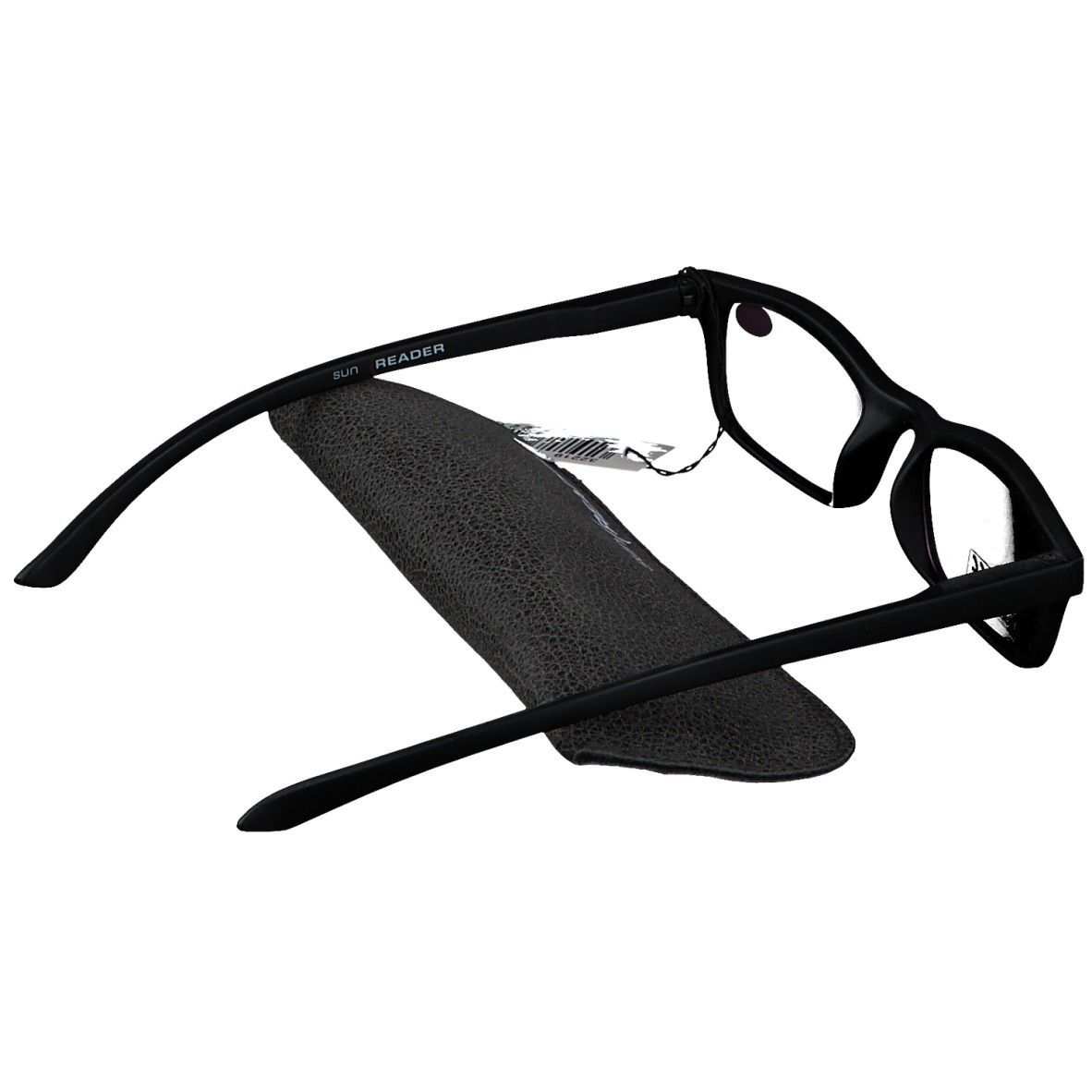 Occhiali da lettura solari neri con custodia ed etichetta prezzo. Montatura nera, lenti rettangolari. Custodia con logo SUN READER.