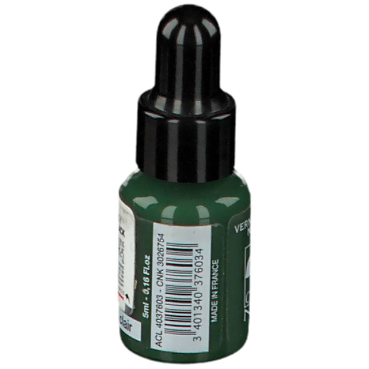 Flacone di smalto verde con tappo nero. Scritta: 5ml, Vert émeraude clair. Codice a barre. Made in France.