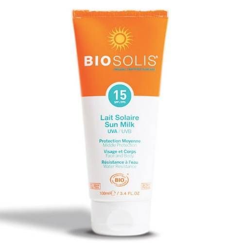 Tubo di latte solare SPF 15. Design arancione e bianco. Logo BIOSOLIS e nome del prodotto. Simbolo solare. Resistente all'acqua.