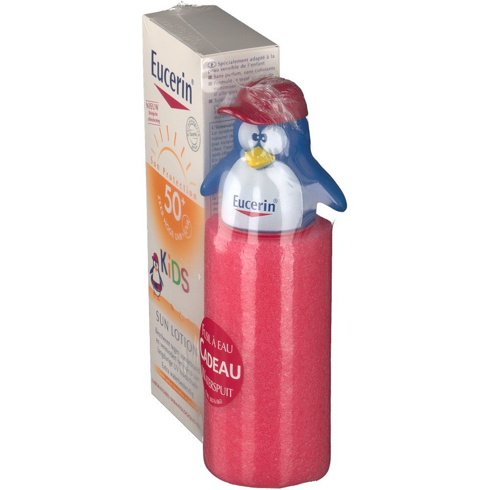 Lozione solare Kids SPF50+ e giocattolo acquatico. Confezione con nome del prodotto e illustrazione pinguino. Testo: Sun Lotion, regalo.