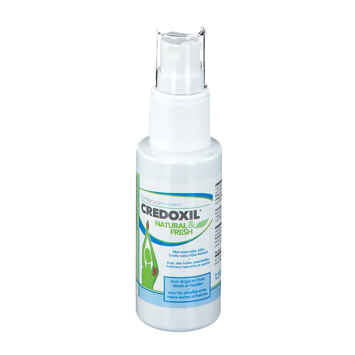 Flacone spray bianco con etichetta. CREDOXIL NATURAL & FRESH. Logo verde con persona. Erogatore trasparente.