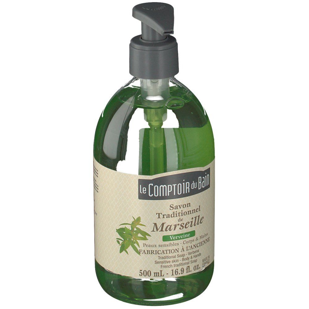 Sapone liquido verde con dosatore. Scritta: Le Comptoir du Bain, Savon Traditionnel de Marseille, Verbena. Per pelli sensibili.