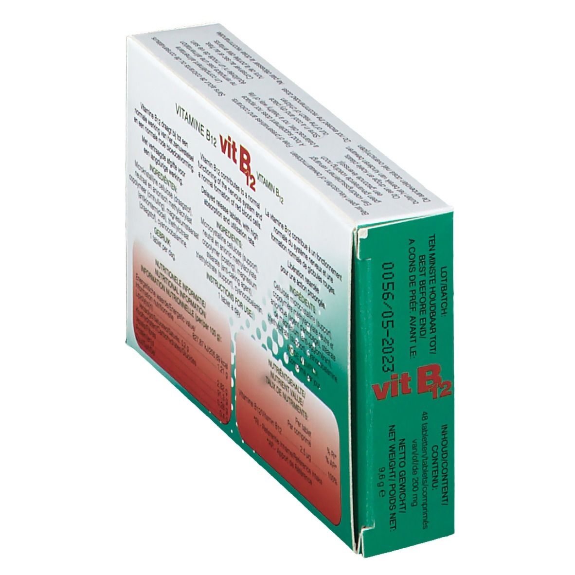 Confezione di compresse in diagonale. Scritta: Vit B12, Vitamina B12. Data di scadenza. Testo multilingue.
