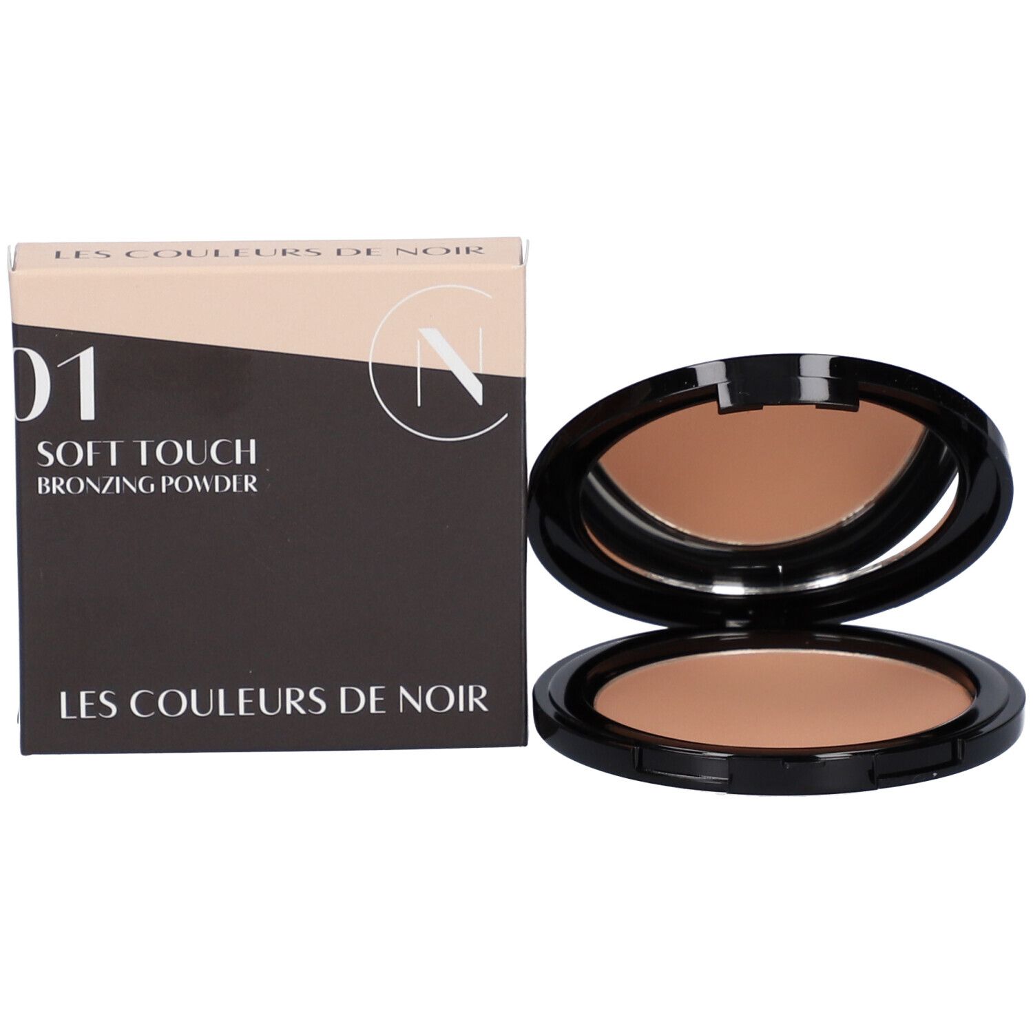 Palette di polvere abbronzante e confezione. Palette nera, polvere marrone chiaro. Scatola con testo.