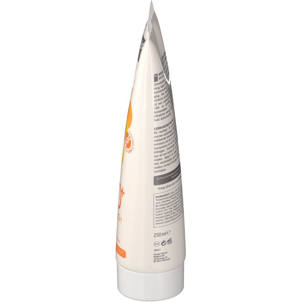 Vista laterale del tubo Bodysol Sunmilk. Bianco, con testo ed elementi grafici arancioni. Tappo bianco.
