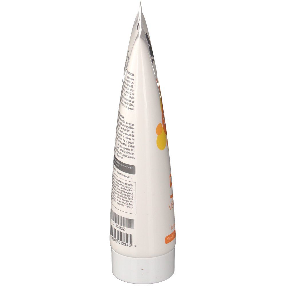 Vista laterale del tubo Bodysol Sunmilk. Bianco, con testo ed elementi grafici arancioni. Tappo bianco.
