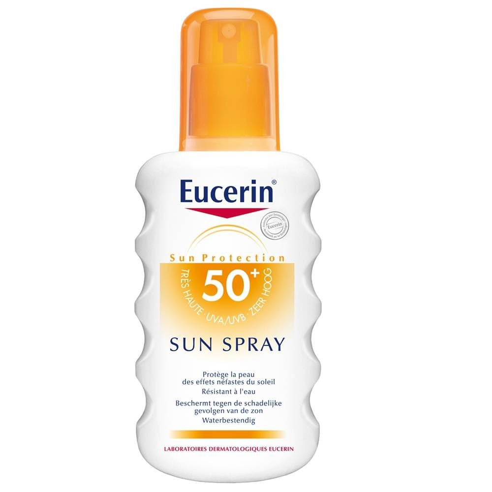 Flacone bianco con erogatore arancione. Scritta: Eucerin Sun Spray SPF50+. Testo multilingue.