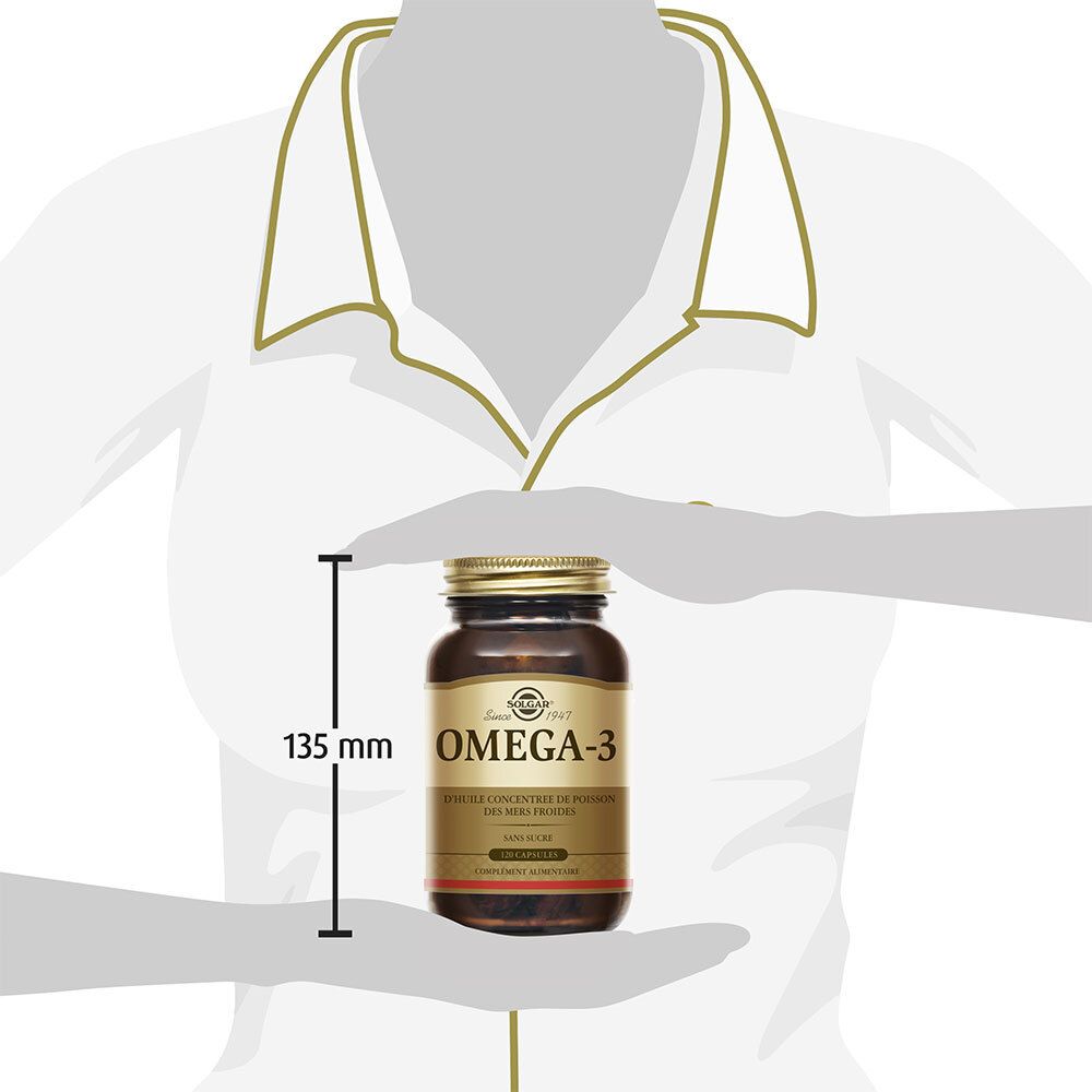 Persona che tiene il flacone. Omega-3 è scritto sul flacone. Misura di 135 mm.