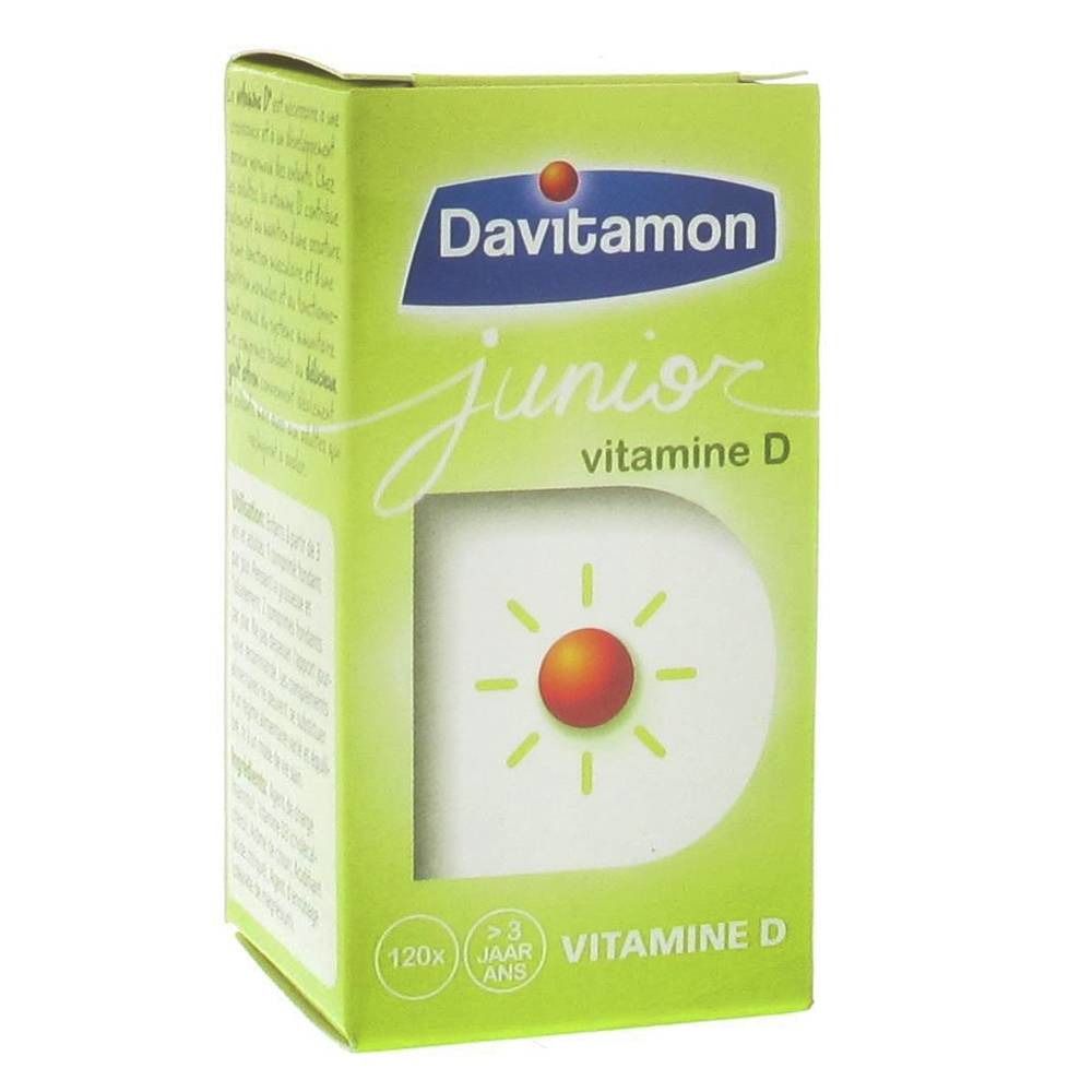 Scatola verde Davitamon junior vitamina D. Finestra con sole. Testo: Vitamina D, 120x, >3 anni.