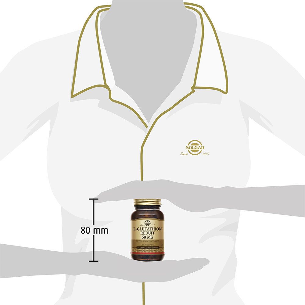 Persona che tiene in mano un flacone. Misura di 80 mm. Prodotto: L-Glutathion Réduit 50 MG.