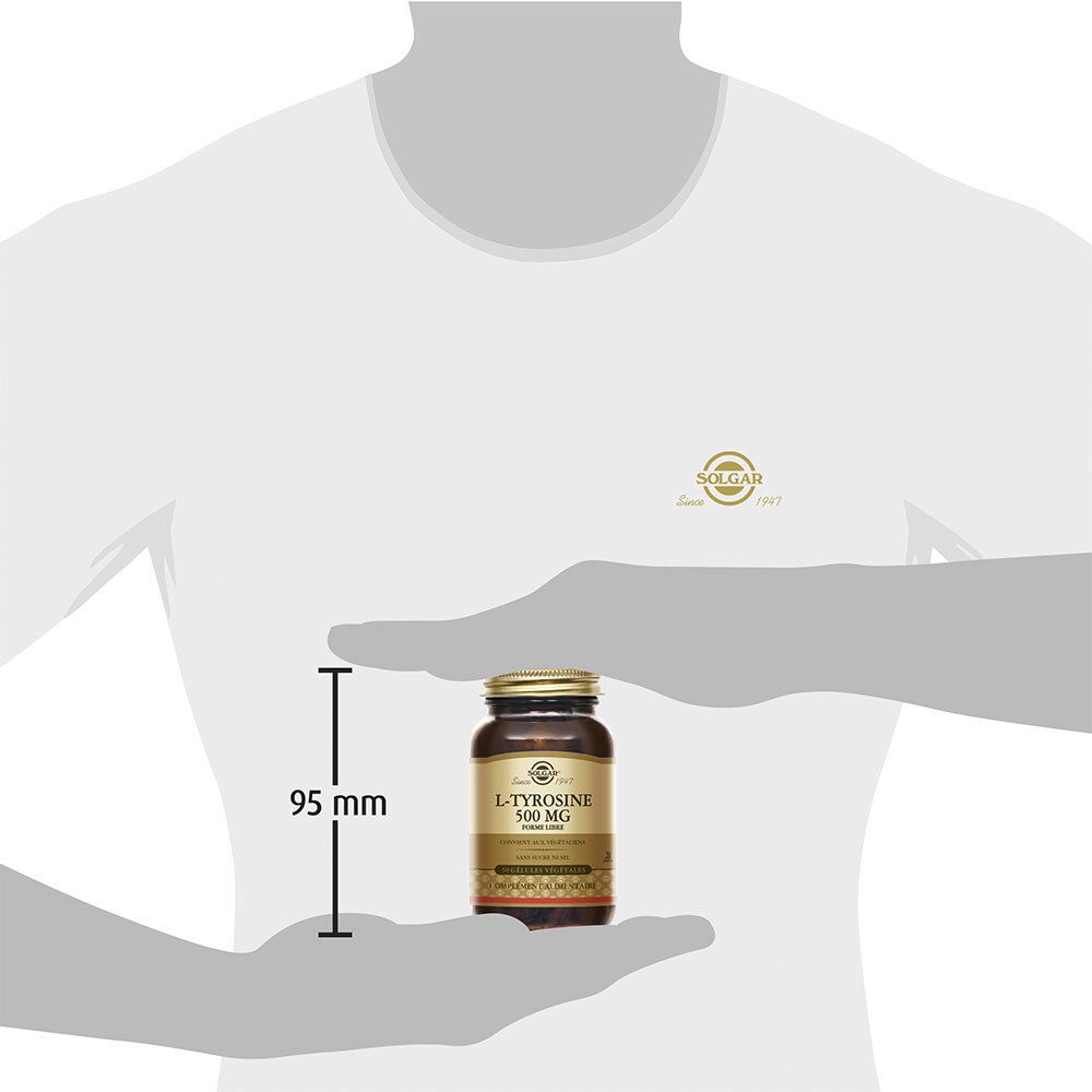 Persona che tiene in mano un flacone. Dimensioni: 95 mm di altezza. Prodotto: Solgar L-Tyrosine 500 MG.
