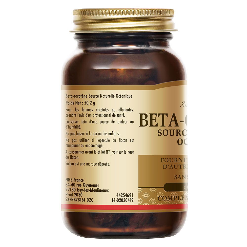 Retro del flacone di vetro marrone. Etichetta con testo, tra cui "Beta-carotène Source Naturelle Océanique".
