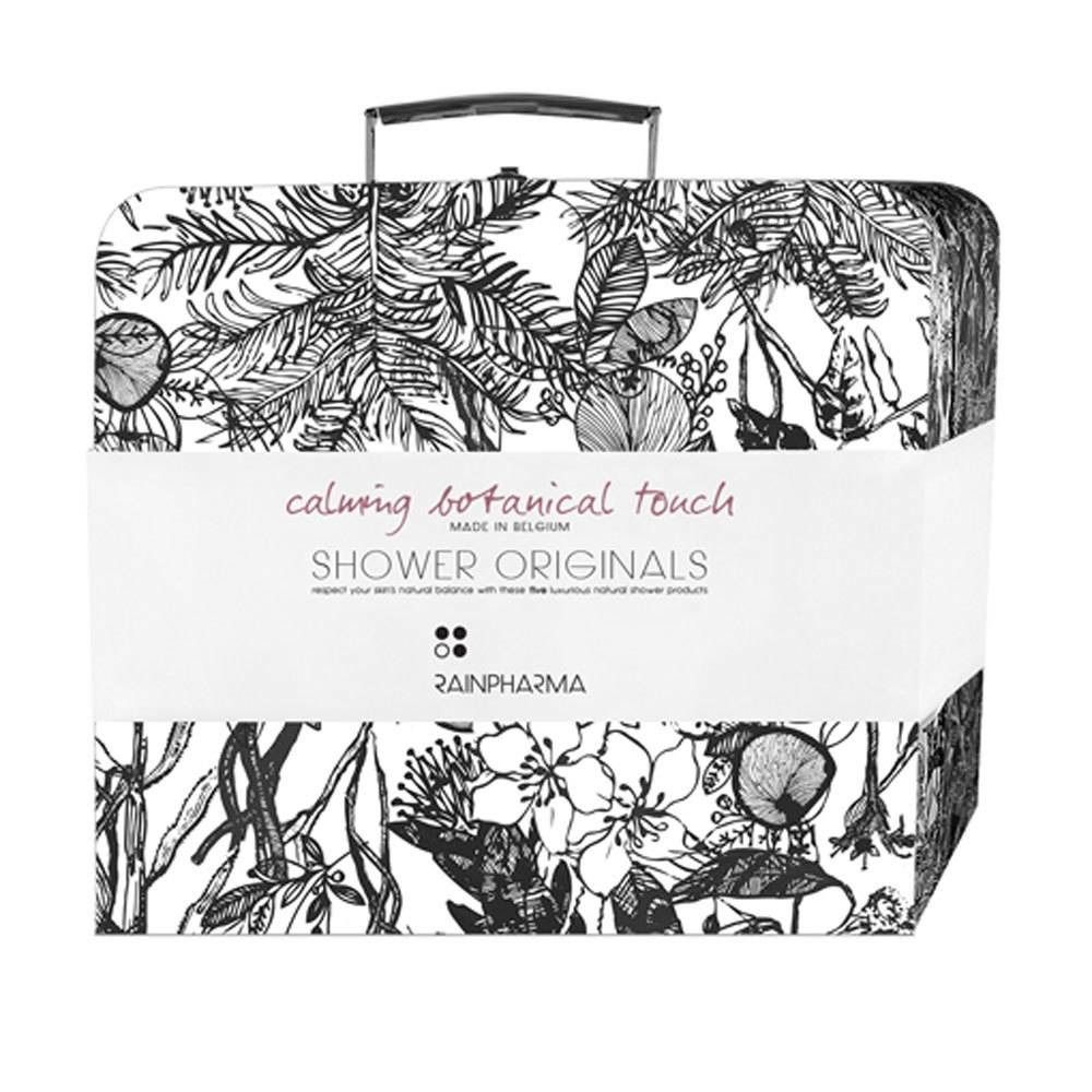 Valigia con motivo floreale. Testo: "calming botanical touch", "SHOWER ORIGINALS", "RAINPHARMA".