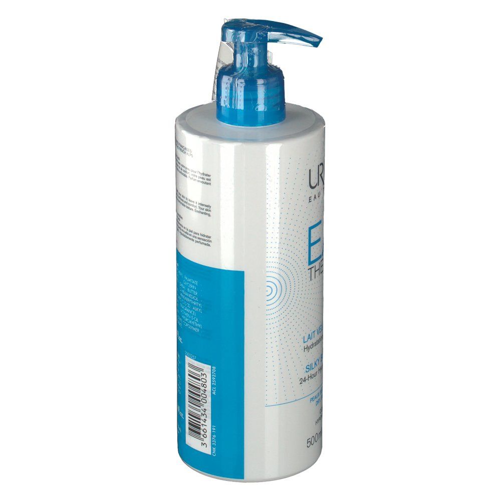 Una bottiglia di lozione per il corpo con dosatore a pompa. Bianca con dettagli blu. Nome del prodotto e indicazione del volume visibili.