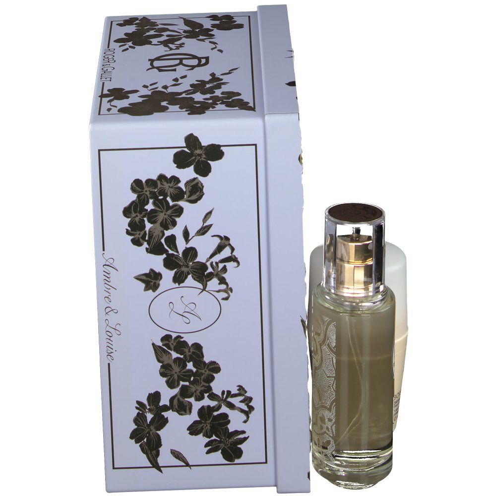 Set regalo con flacone e deodorante accanto a una scatola bianca. La scatola ha motivi floreali dorati e il nome del marchio.