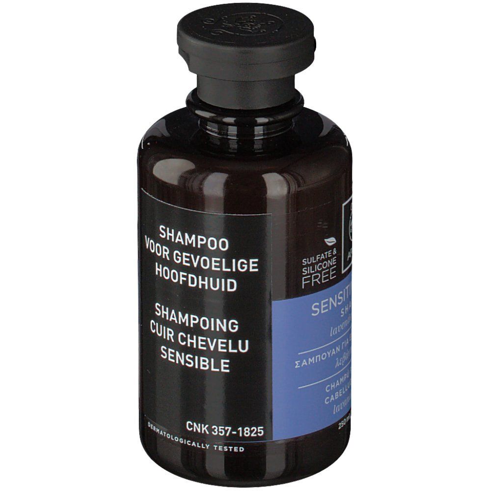 Flacone marrone, etichetta nera. Testo: SHAMPOO, per cuoio capelluto sensibile. Testato dermatologicamente. CNK 357-1825.