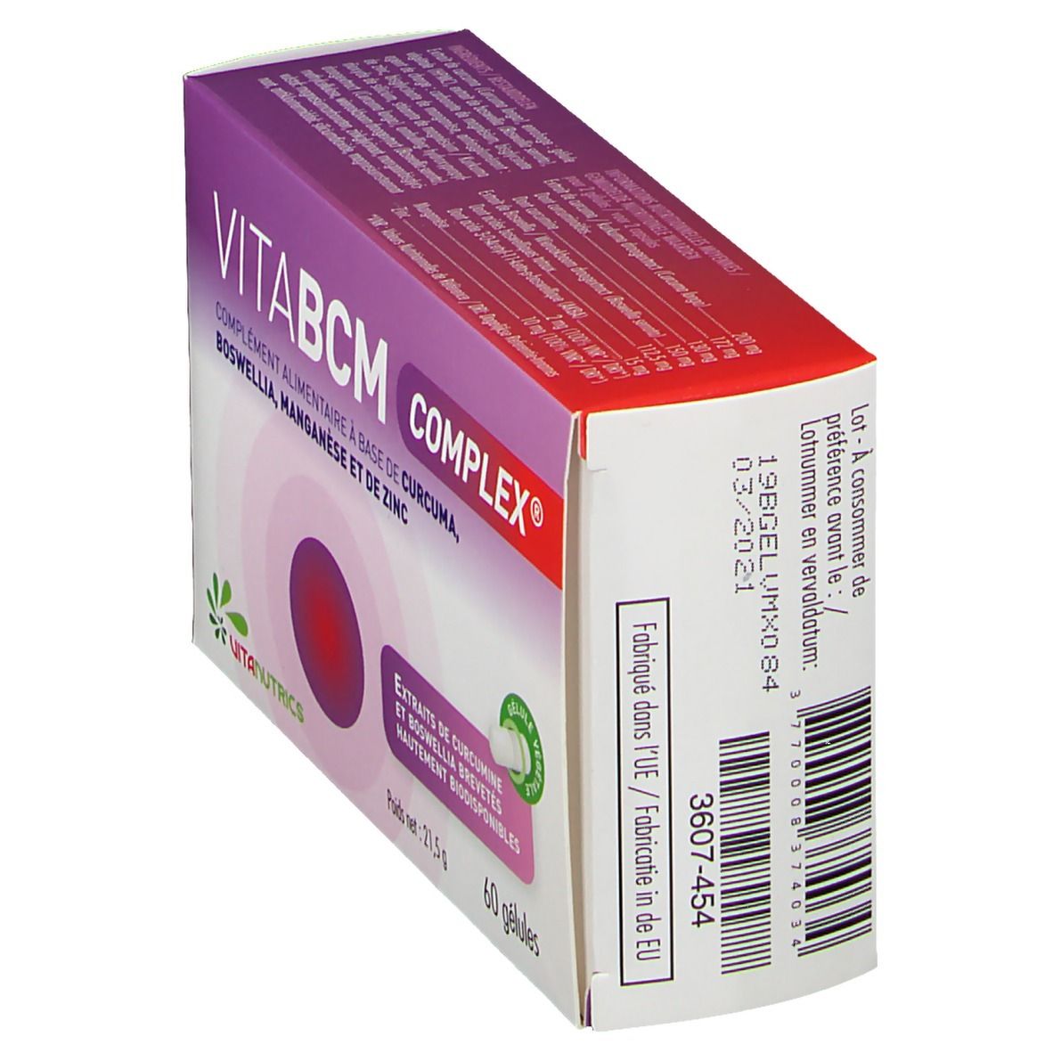 Scatola VitaBCM COMPLEX, angolata. Scritto: Integratore alimentare a base di curcuma, boswellia, manganese e zinco. 60 capsule. Codice a barre.