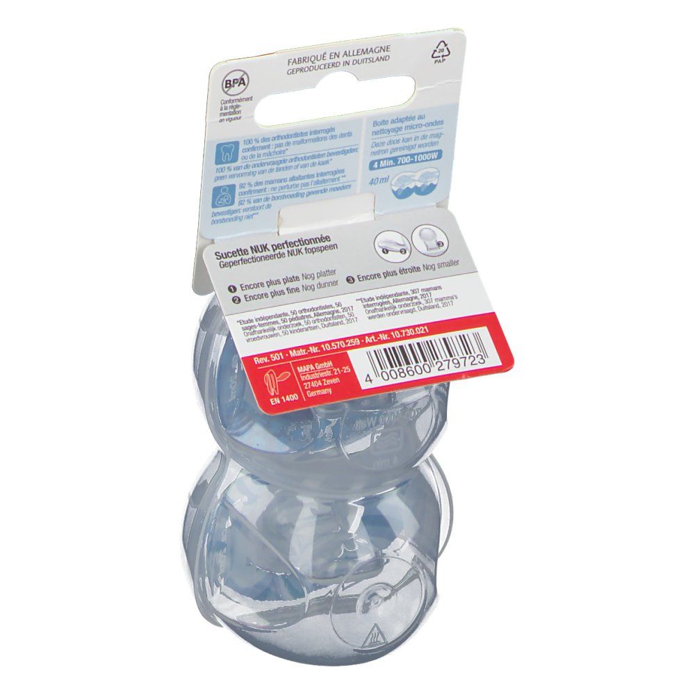 Retro della confezione con due ciucci blu NUK Trendline. Testo: 'FABRIQUÉ EN ALLEMAGNE'. Informazioni e loghi.