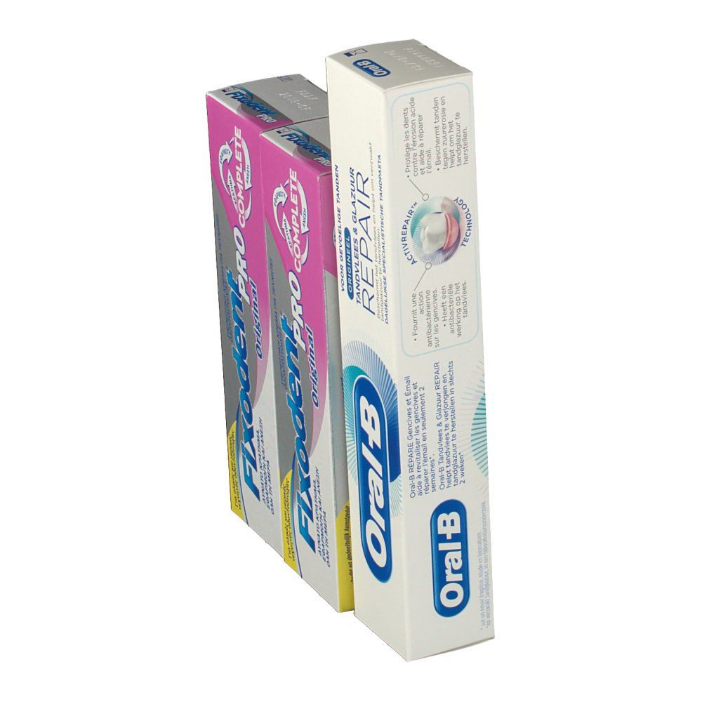 Confezioni di dentifricio e crema adesiva. Dentifricio Oral-B e due confezioni Fixodent Pro Complete. Vista angolata.
