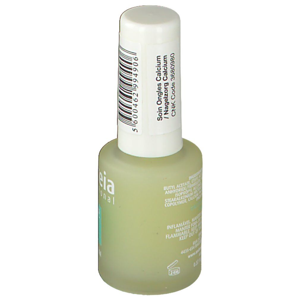 Flacone verde con tappo bianco. Codice a barre e scritta: Soin Ongles Calcium.