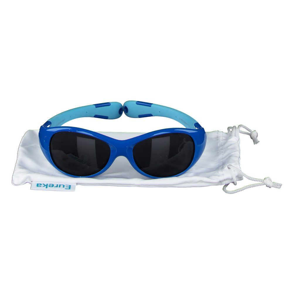 Occhiali da sole blu per bambini con aste azzurre, su sacchetto bianco. Marchio Eureka.