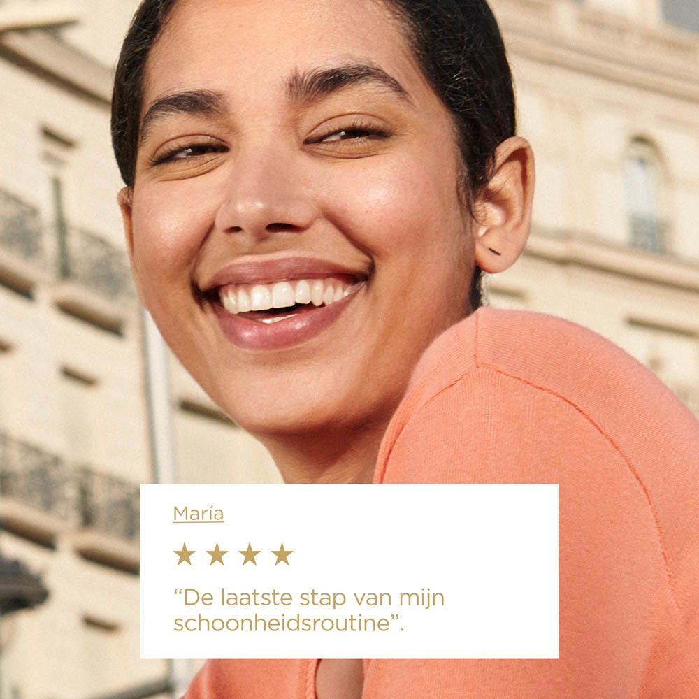 Donna sorridente. Citazione: « L'ultimo passo della mia routine di bellezza ». Valutazione a stelle.