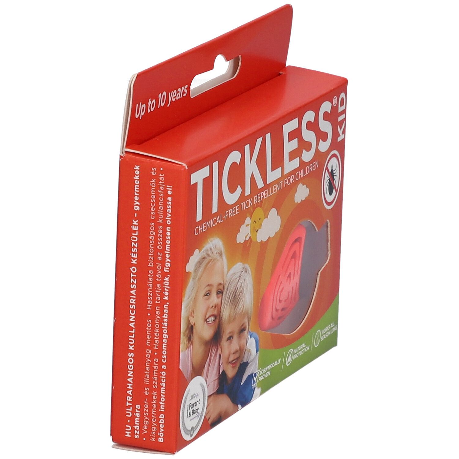 Confezione rossa, prodotto parzialmente visibile. Scritta: TICKLESS KID. Illustrazione di bambini. Prodotto nella confezione.