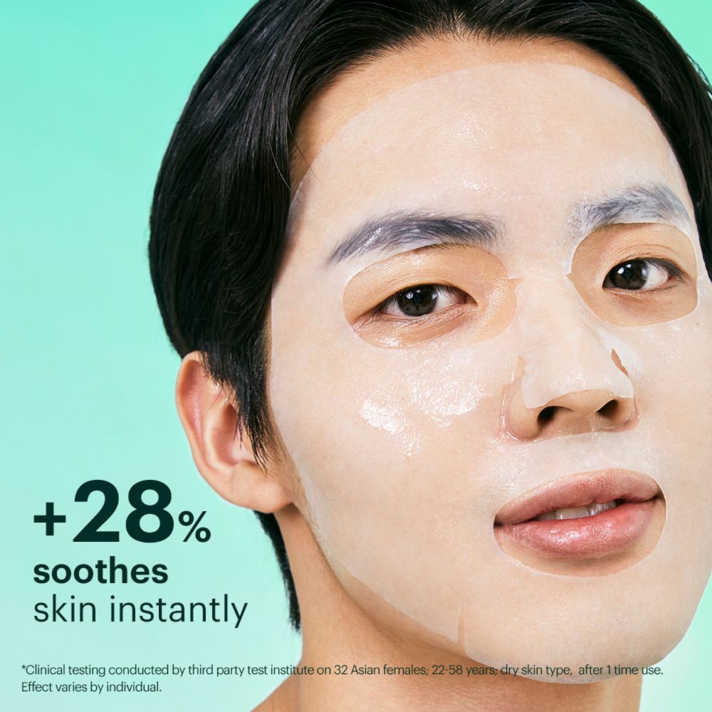 Un uomo con una maschera per il viso. Testo: +28% lenisce istantaneamente la pelle. Dermatologicamente testato.