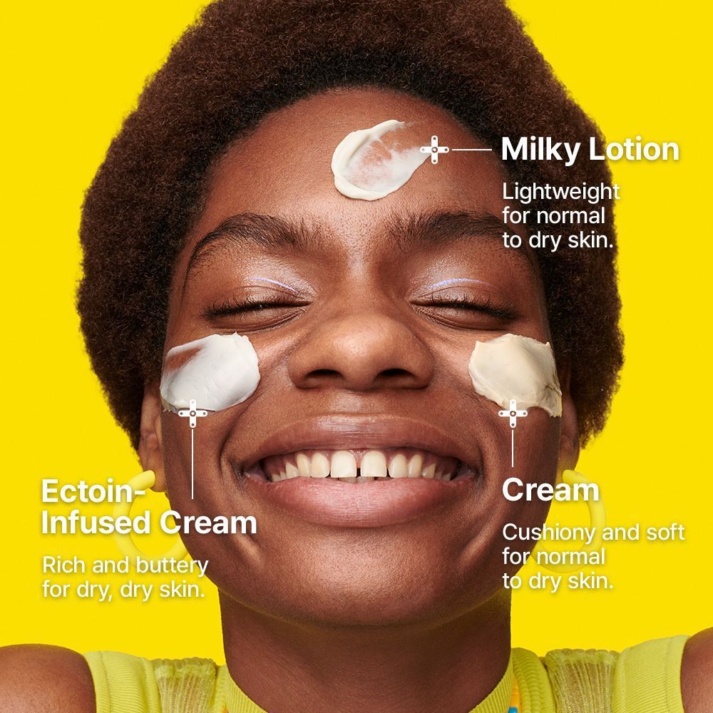 Persona con lozione sul viso. Testo: Milky Lotion, Ectoin-Infused Cream, Cream.
