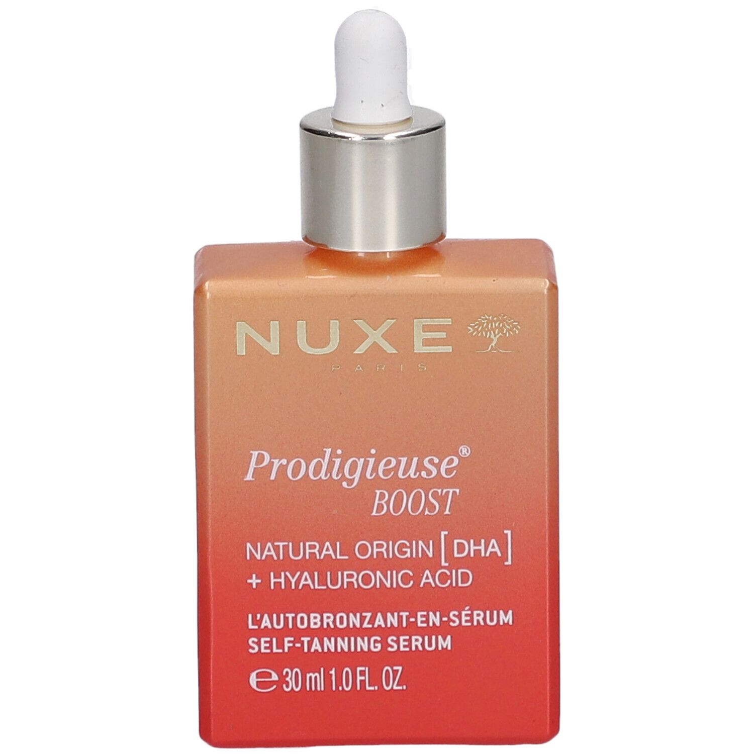 Siero autoabbronzante Nuxe Prodigieuse Boost. Flacone con pipetta. Sfumatura arancione e rossa. Testo.