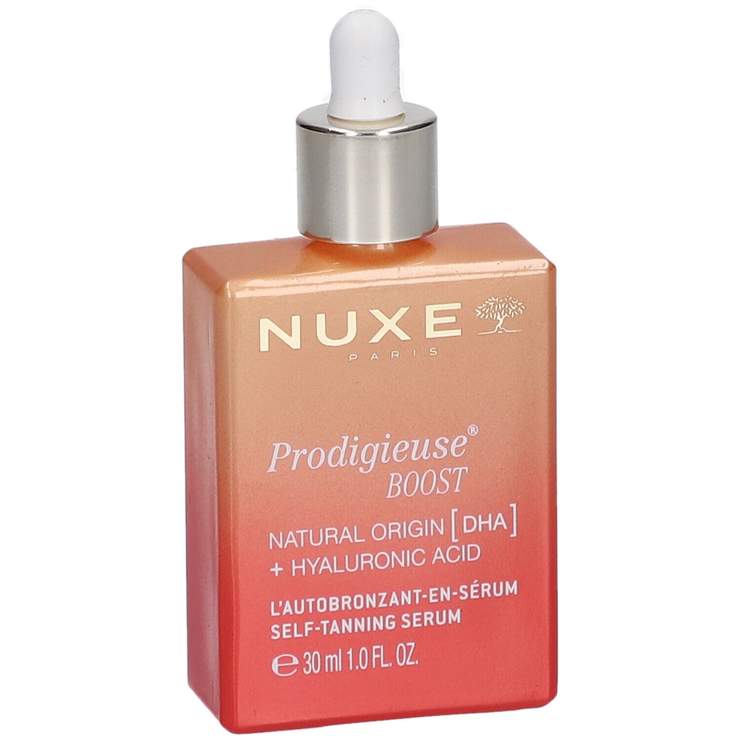 Siero autoabbronzante Nuxe Prodigieuse Boost. Flacone con pipetta. Sfumatura arancione e rossa. Testo.