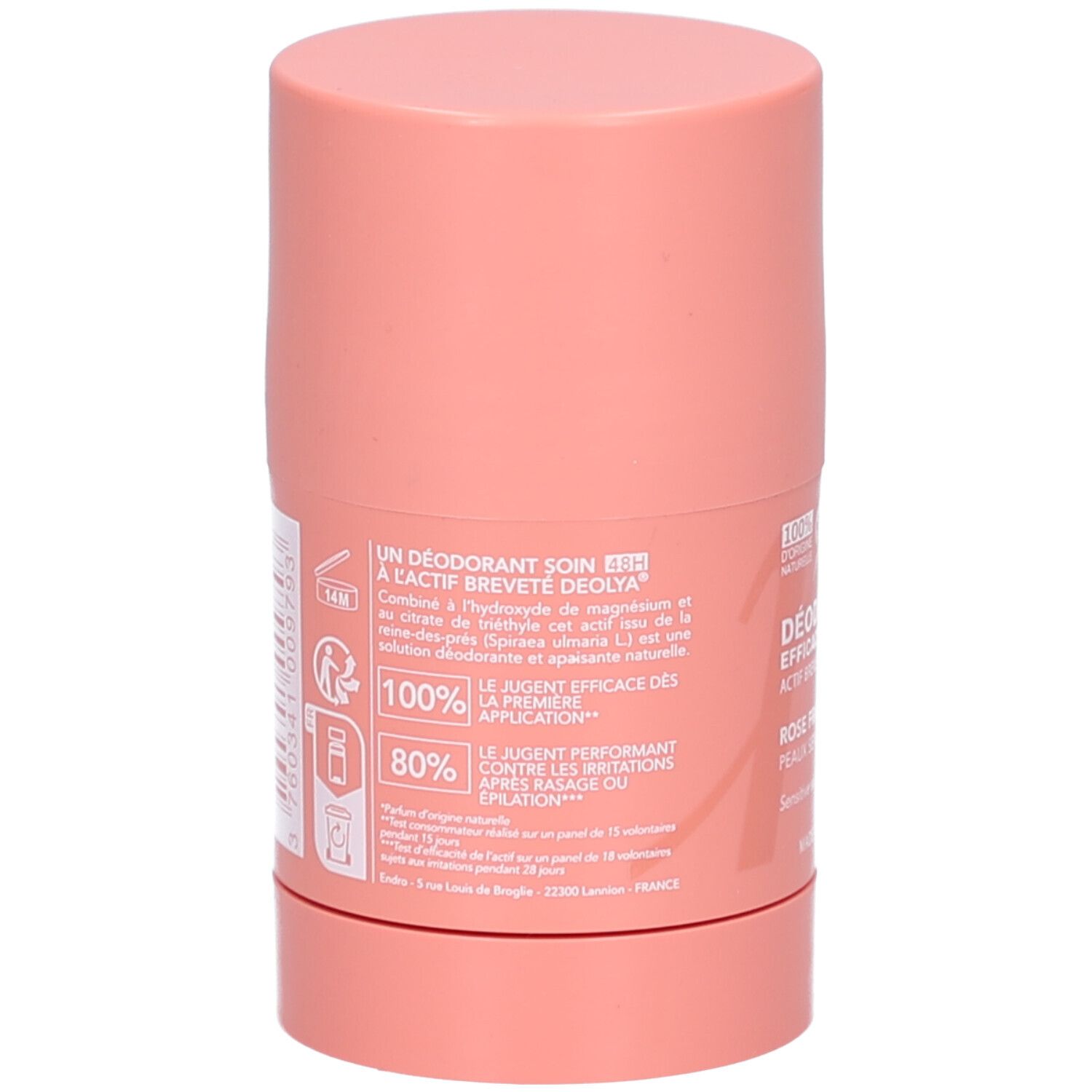 Un deodorante stick rosa con scritte che indicano efficacia e ingredienti.