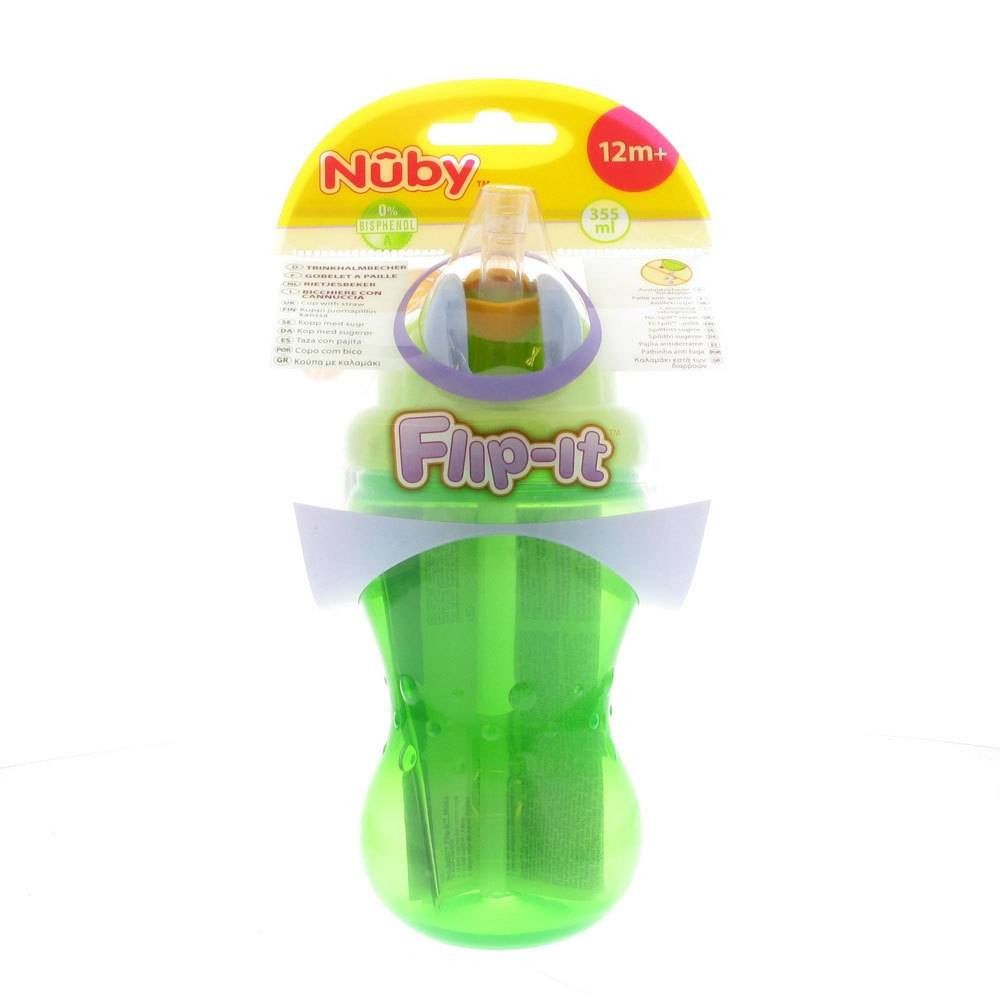Bicchiere verde con cannuccia, confezionato. Sulla confezione sono presenti le scritte "Nuby" e "Flip-it". Adatto dai 12 mesi.