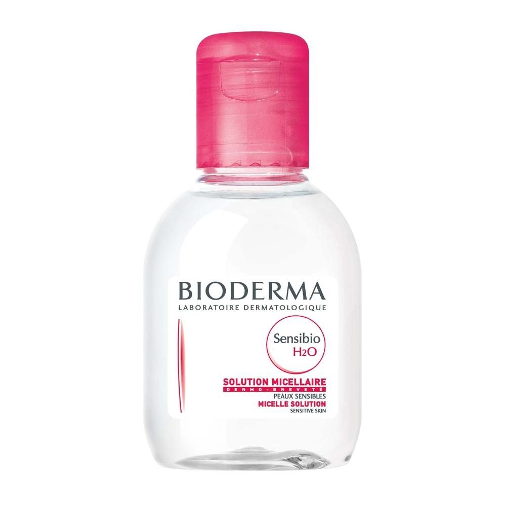 Liquido trasparente in flacone con tappo rosa. Scritte: BIODERMA, Sensibio H2O, Solution Micellaire, Peaux Sensibles, Micelle Solution, Sensitive Skin.