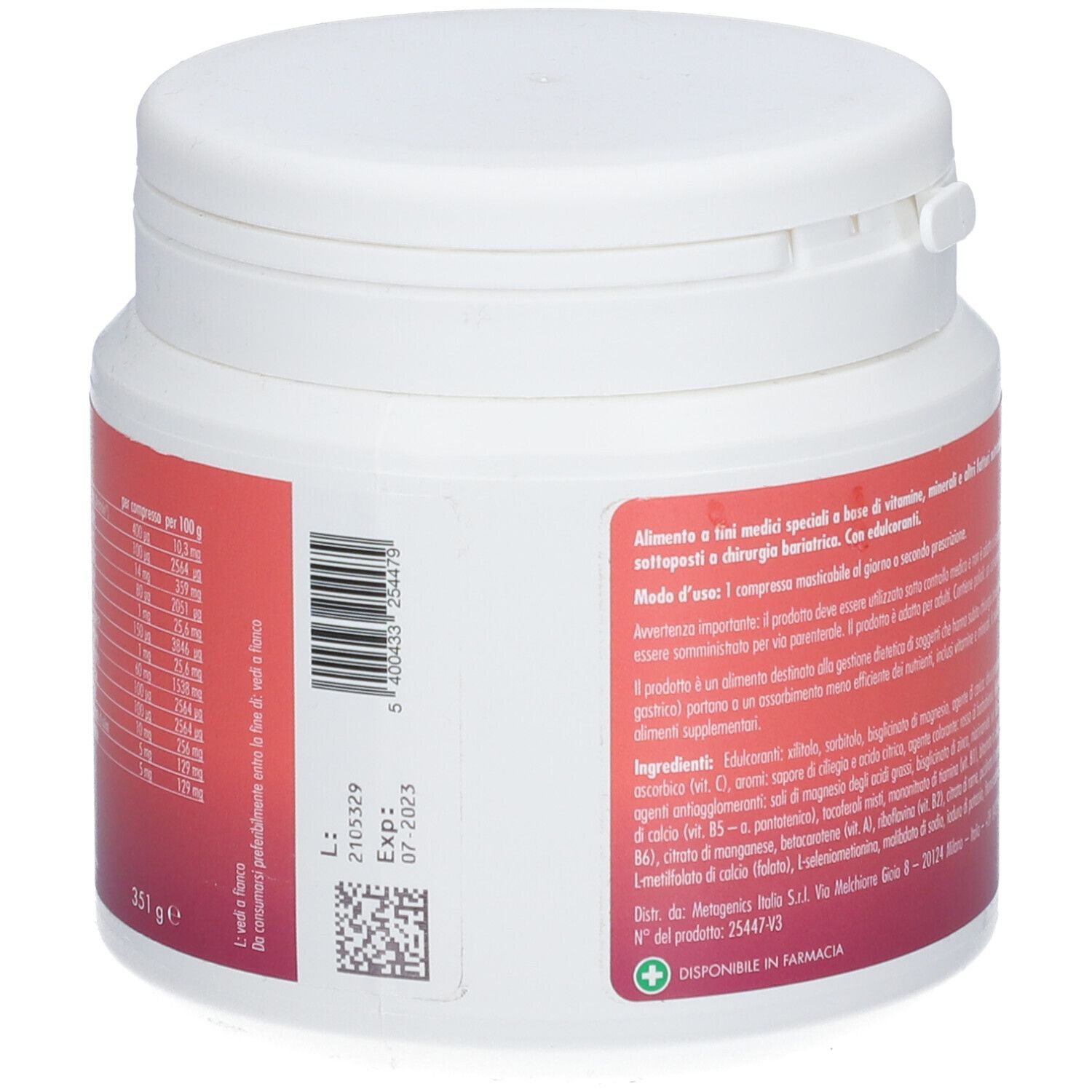 Contenitore in plastica bianca con coperchio. Adesivo rosso con testo. Scadenza e numero di lotto. 251g.