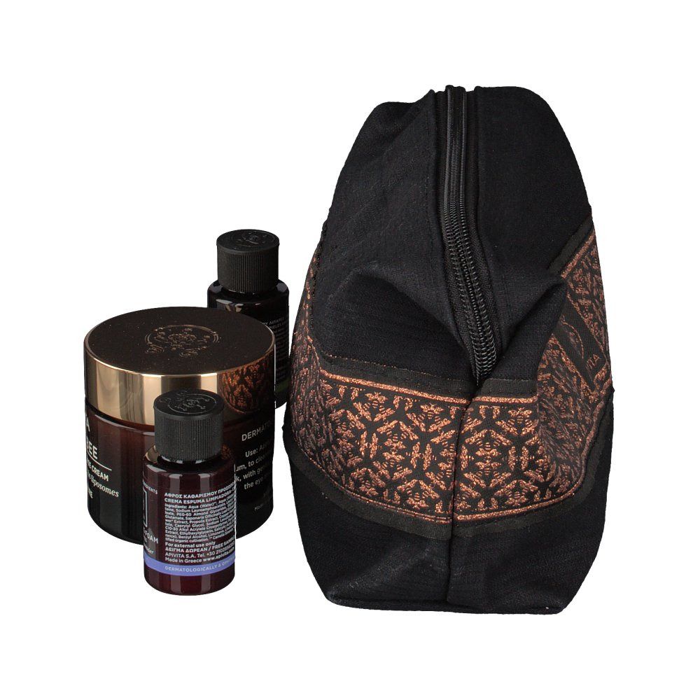 Beauty case nero con motivo marrone, parzialmente aperto. Prodotti: crema, lozione, schiuma detergente. Marchio: APIVITA.