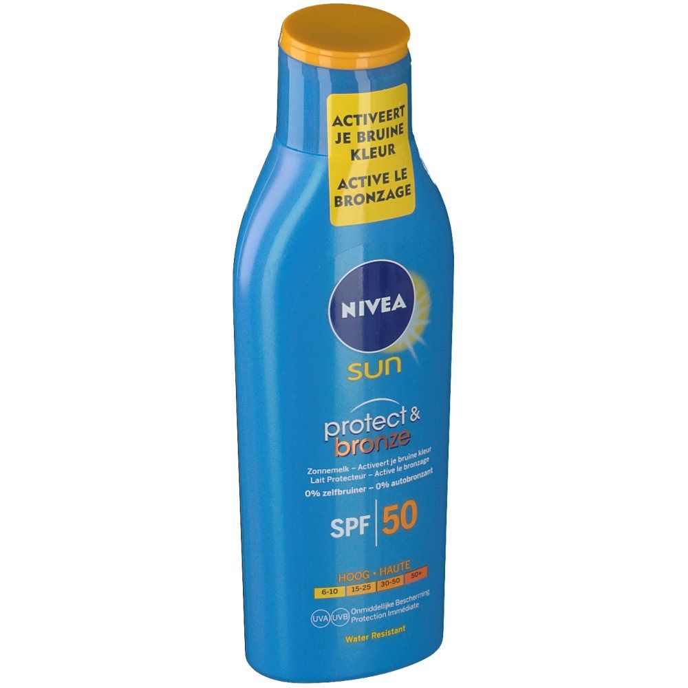 Flacone blu Nivea Sun Protect & Bronze SPF50. Tappo giallo, etichetta gialla con testo. Resistente all'acqua.