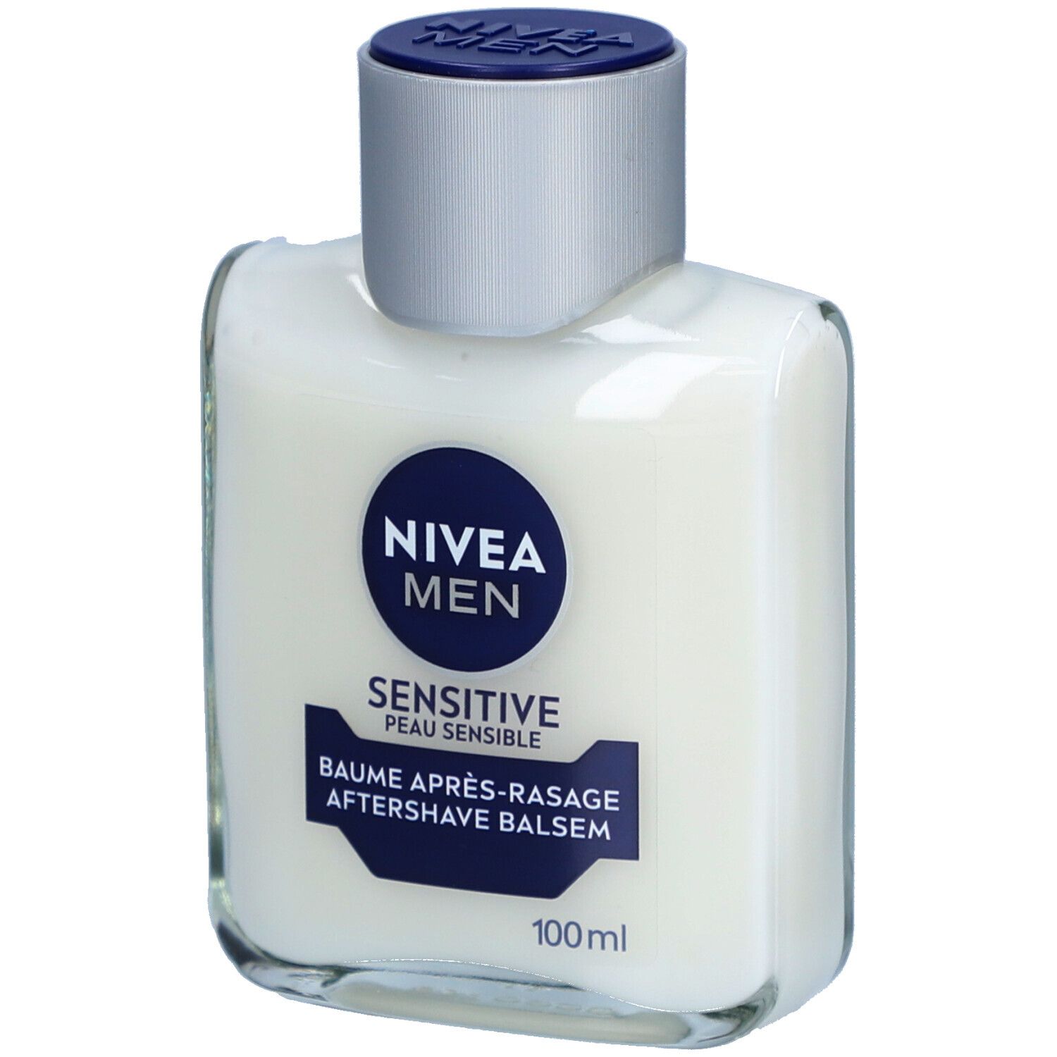 Flacone trasparente con tappo argentato. Scritta NIVEA MEN, Sensitive, After Shave Balsam.