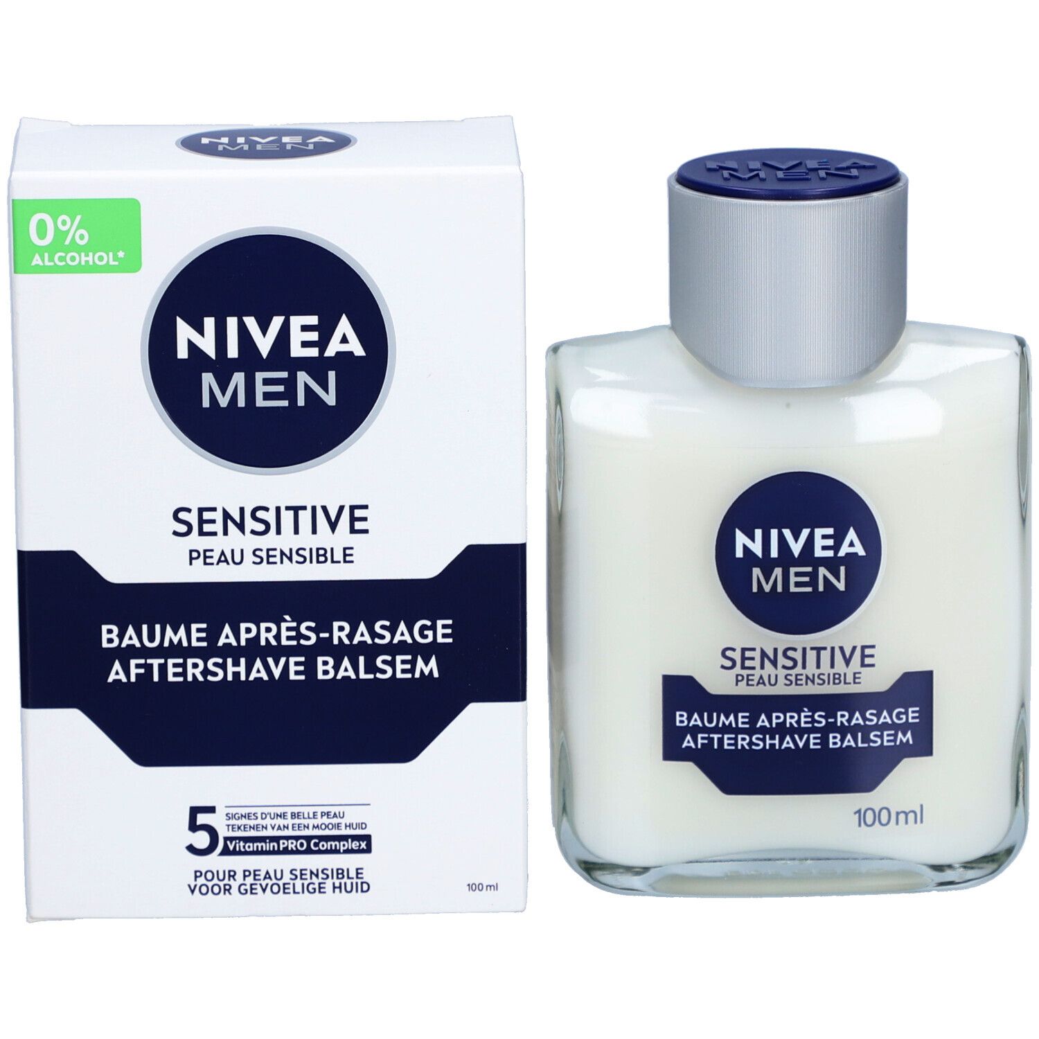 Confezione. Scatola bianca con scritta NIVEA MEN, Sensitive, Aftershave/Après-Rasage. 0% alcool.