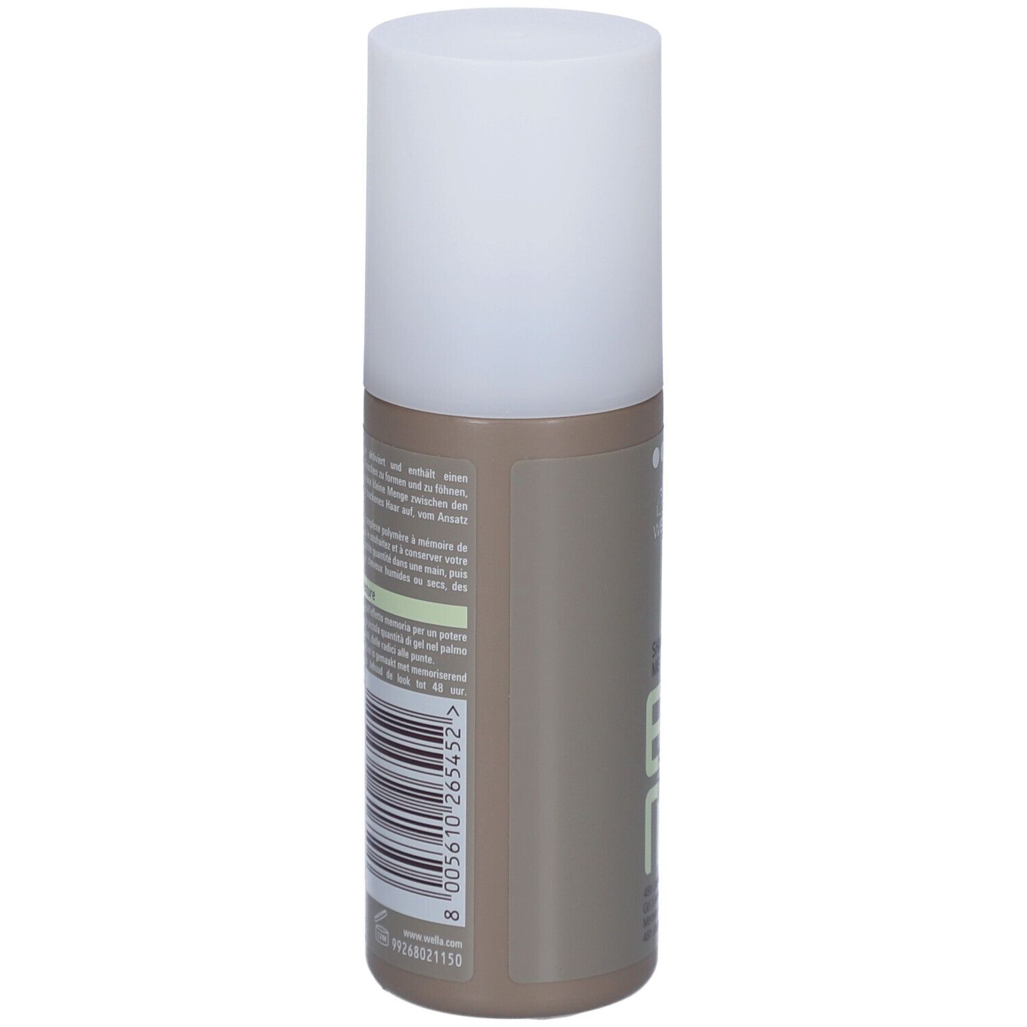 Retro del flacone di gel per capelli Wella EIMI Shape Me. Informazioni sul prodotto e codice a barre su sfondo marrone.