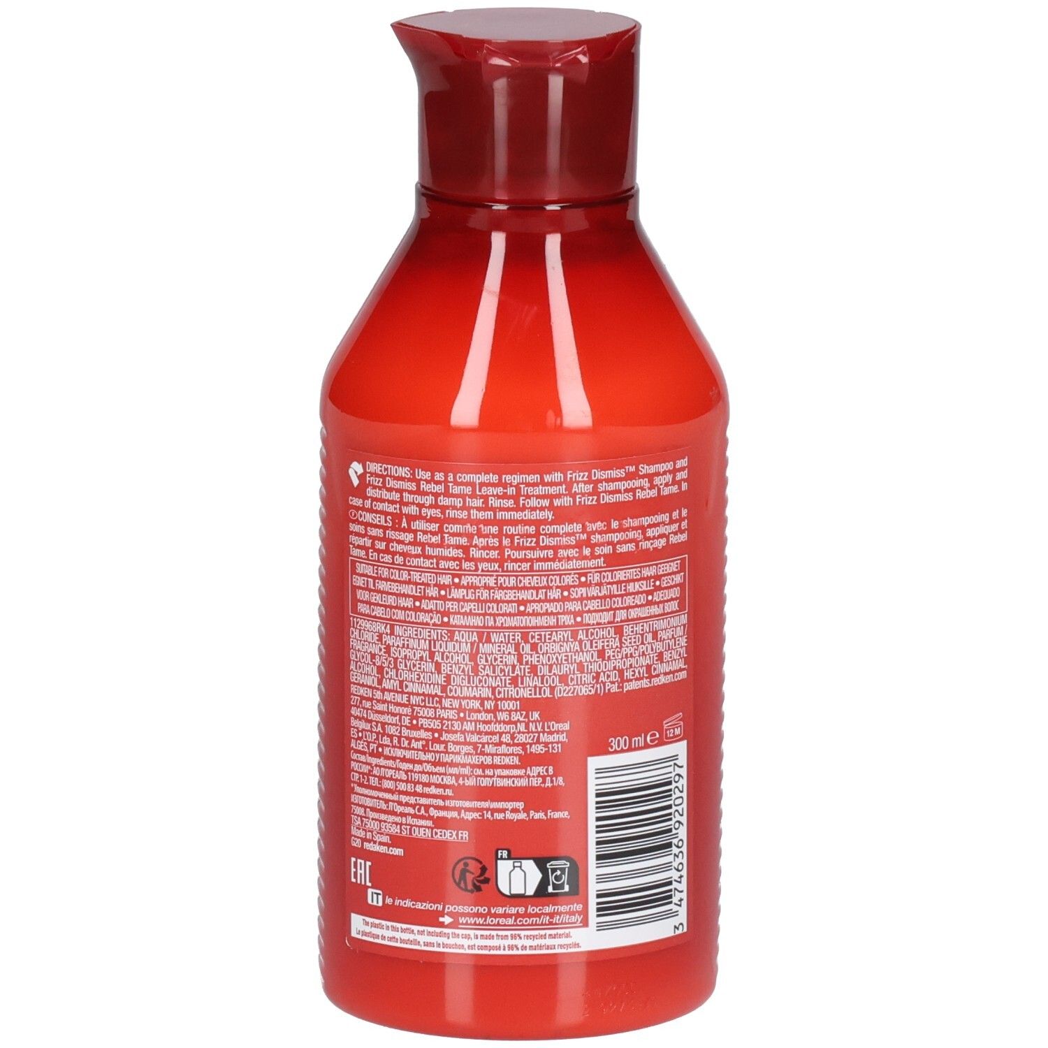 Retro del flacone rosso Redken Frizz Dismiss Conditioner. Testo multilingue. Codice a barre e indicazione del volume.