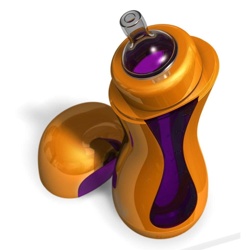 Biberon arancione con dettagli viola. Tettarella montata. Coperchio accanto. Il logo non è visibile.